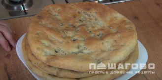 Фото приготовления рецепта: Осетинский пирог с грибами и картошкой - шаг 14