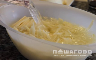 Фото приготовления рецепта: Корейский салат из картофеля с мясом (камди ча) - шаг 1