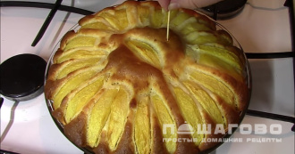 Фото приготовления рецепта: Пирог с айвой - шаг 14