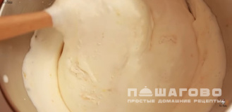 Фото приготовления рецепта: Яблочная шарлотка - шаг 9