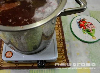 Фото приготовления рецепта: Свекольник классический на мясном бульоне - шаг 3