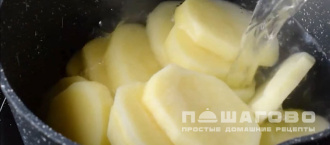 Фото приготовления рецепта: Жидкое тесто для быстрого пирога - шаг 3