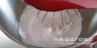 Фото приготовления рецепта: Безе с шоколадом - шаг 3