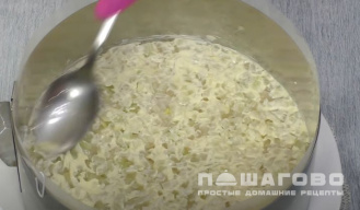 Фото приготовления рецепта: Салат «Мимоза» с легким майонезом - шаг 8