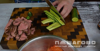 Фото приготовления рецепта: Салат с ростбифом - шаг 4