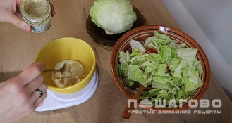 Фото приготовления рецепта: Салат Цезарь без мяса (веганский) - шаг 6