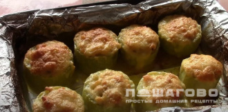 Фото приготовления рецепта: Кабачки, фаршированные мясом в духовке - шаг 9