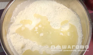 Фото приготовления рецепта: Чикагская пицца с беконом - шаг 1