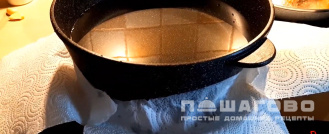 Фото приготовления рецепта: Цыпленок табака на сковороде под прессом - шаг 2