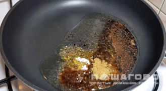 Фото приготовления рецепта: Жареные грибы с чесноком, петрушкой и лимонным соком - шаг 1