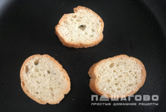 Фото приготовления рецепта: Канапе с сырной массой и сладким перцем - шаг 1