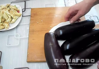 Фото приготовления рецепта: Баклажаны, фаршированные мясом, в духовке - шаг 4