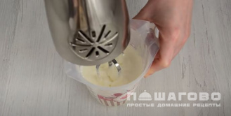 Фото приготовления рецепта: Крем чиз для торта на сливках с творожным сыром - шаг 3