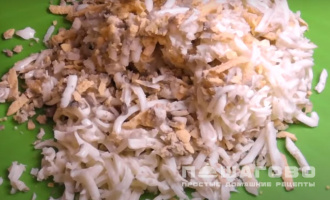 Фото приготовления рецепта: Рулет из лаваша с курицей и сыром - шаг 4