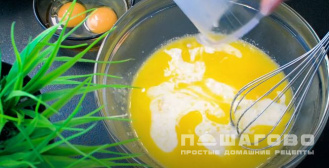 Фото приготовления рецепта: Торт «Муравейник» без использования мясорубки - шаг 4