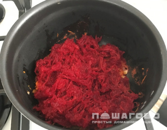 Фото приготовления рецепта: Горячий свекольник без капусты - шаг 3