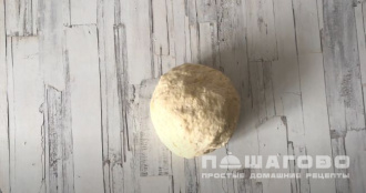 Фото приготовления рецепта: Чебуреки с творогом и зеленью - шаг 2
