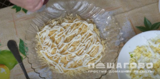 Фото приготовления рецепта: Шпротный салат - шаг 3