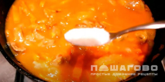 Фото приготовления рецепта: Гуляш из свинины с подливкой как в детском саду - шаг 7