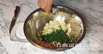 Фото приготовления рецепта: Перец, фаршированный сыром и чесноком - шаг 6