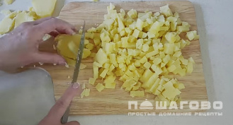Фото приготовления рецепта: Окрошка летняя с помидорами и зеленью - шаг 2