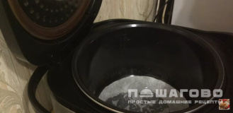 Фото приготовления рецепта: Банановый пирог в мультиварке - шаг 3