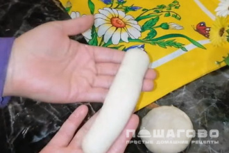 Фото приготовления рецепта: Булочки для хот-догов с кунжутом без молока - шаг 6