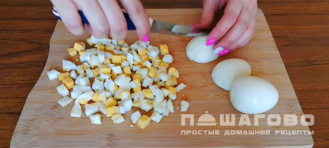 Фото приготовления рецепта: Салат с крабовыми палочками и морковью по-корейски - шаг 1