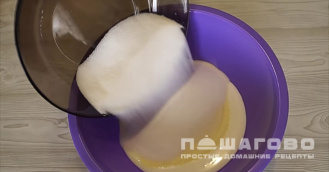 Фото приготовления рецепта: Торт манник классический на кефире - шаг 2