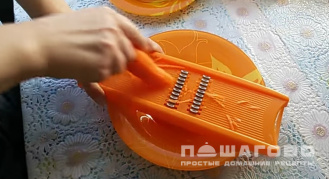 Фото приготовления рецепта: Салат «Хэйхэ» с лапшой и свининой - шаг 3