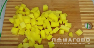 Фото приготовления рецепта: Пирог с картошкой и грибами - шаг 6