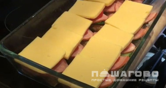Фото приготовления рецепта: Свиные медальоны с сыром и зеленью - шаг 5