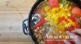 Фото приготовления рецепта: Шурпа из рыбы - шаг 8