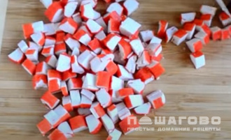 Фото приготовления рецепта: Классический крабовый салат - шаг 1