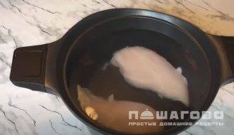 Фото приготовления рецепта: Сырный суп в горшочках в духовке - шаг 1