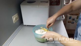 Фото приготовления рецепта: Драники через мясорубку - шаг 4