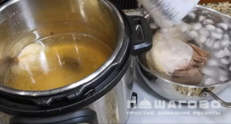 Фото приготовления рецепта: Заливное из свиного языка - шаг 2