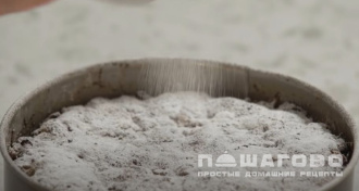 Фото приготовления рецепта: Яблочный манный пирог без яиц - шаг 6