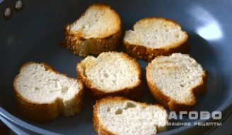 Фото приготовления рецепта: Вкусный бутерброд с багетом семгой и творожным сыром - шаг 2