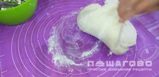 Фото приготовления рецепта: Бабушкины пирожки с сыром и яйцом - шаг 10