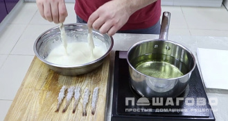 Фото приготовления рецепта: Жареные тигровые креветки в панировке с соусом - шаг 5