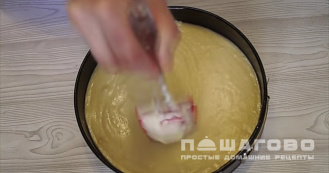 Фото приготовления рецепта: Торт манник классический на кефире - шаг 6