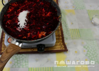 Фото приготовления рецепта: Свекольник классический на мясном бульоне - шаг 2