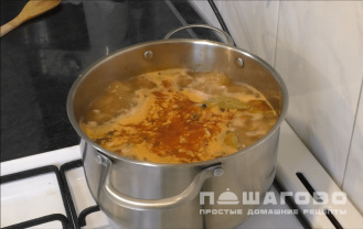 Фото приготовления рецепта: Солянка с курицей классическая - шаг 5