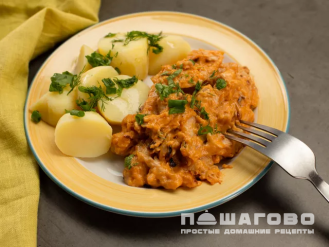 Фото приготовления рецепта: Бефстроганов из курицы - шаг 4