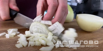 Фото приготовления рецепта: Картофельные пирожки с мясом на сковороде - шаг 2