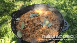 Фото приготовления рецепта: Бигус в казане на костре - шаг 4