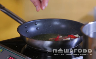 Фото приготовления рецепта: Cпагетти а-ля путанеска - шаг 3