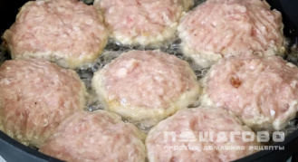 Фото приготовления рецепта: Мясные котлеты - шаг 5