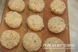 Фото приготовления рецепта: Котлеты из сосисок - шаг 4